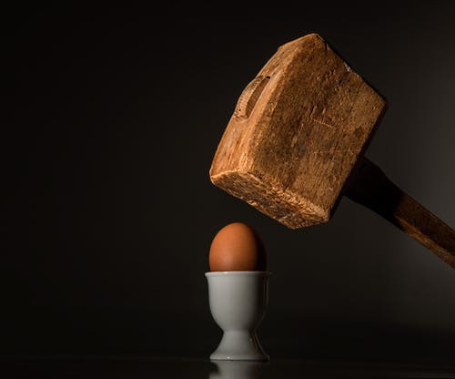 棕色木槌棕色鸡蛋附近 · 免费素材图片