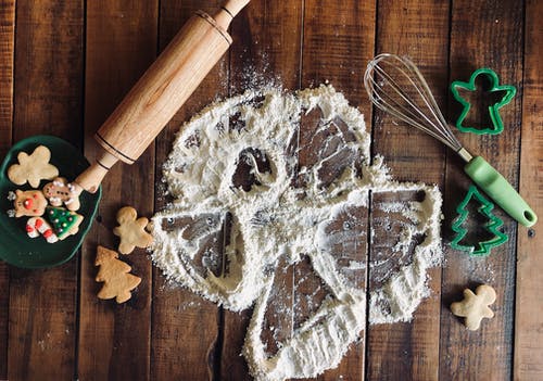 面粉在roll面杖附近的照片 · 免费素材图片