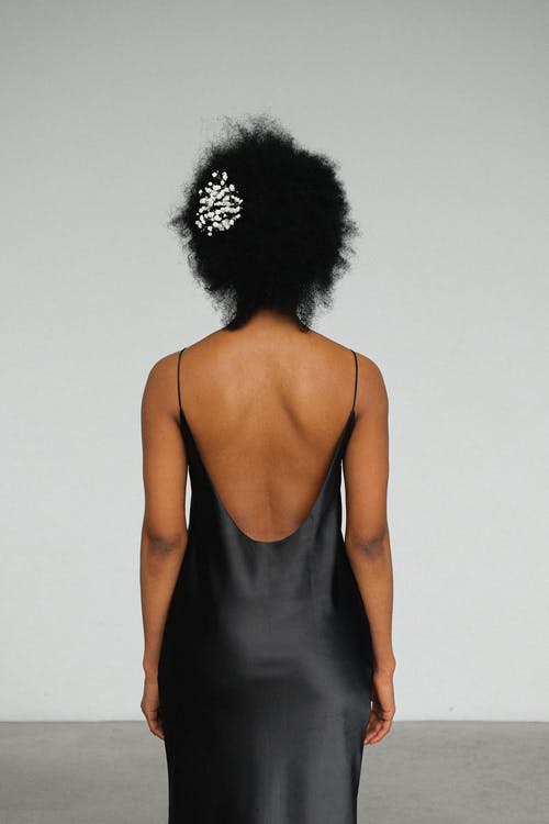 黑色意大利面条皮带顶部的女人 · 免费素材图片