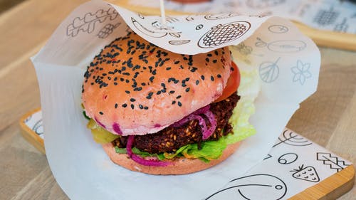 汉堡配生菜和番茄 · 免费素材图片