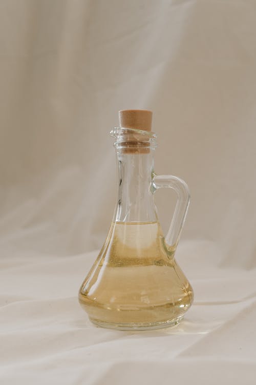 透明玻璃瓶装液体 · 免费素材图片