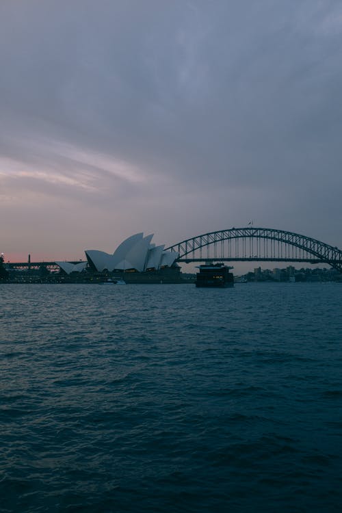 悉尼歌剧院和悉尼海港大桥 · 免费素材图片