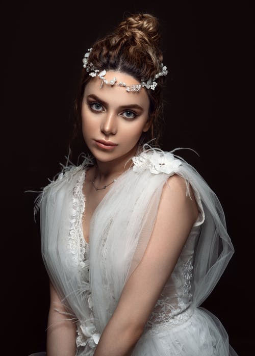 女人穿着白色背心白色背心裙 · 免费素材图片