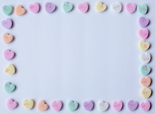 心形糖果的柔和色彩 · 免费素材图片