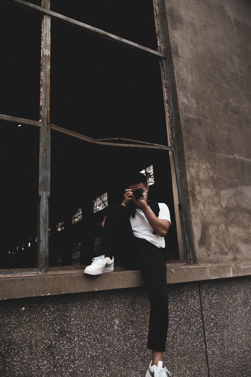 有关人, 坐, 垂直拍摄的免费素材图片