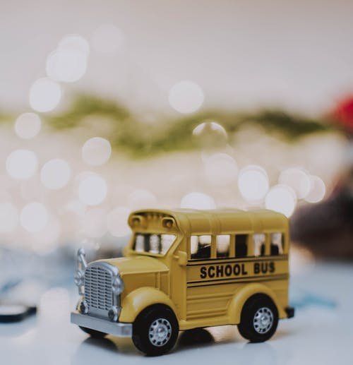 黄色校车玩具 · 免费素材图片