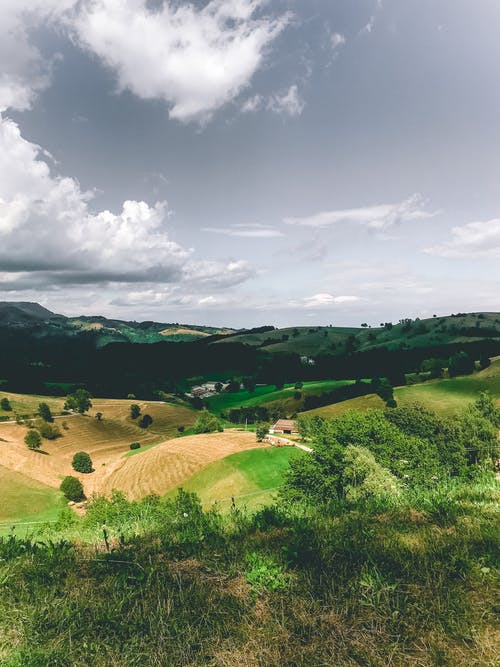 有关乾草地, 天性, 山丘的免费素材图片