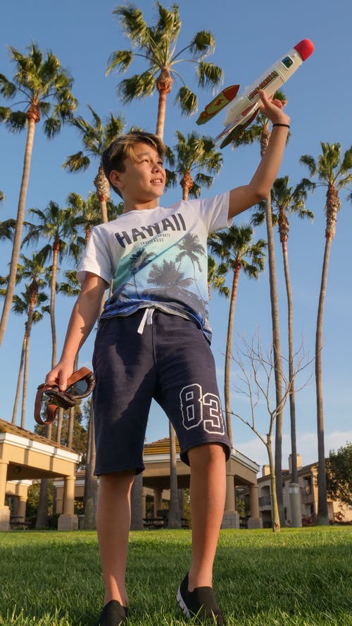 有关低角度拍摄, 儿童, 垂直拍摄的免费素材图片