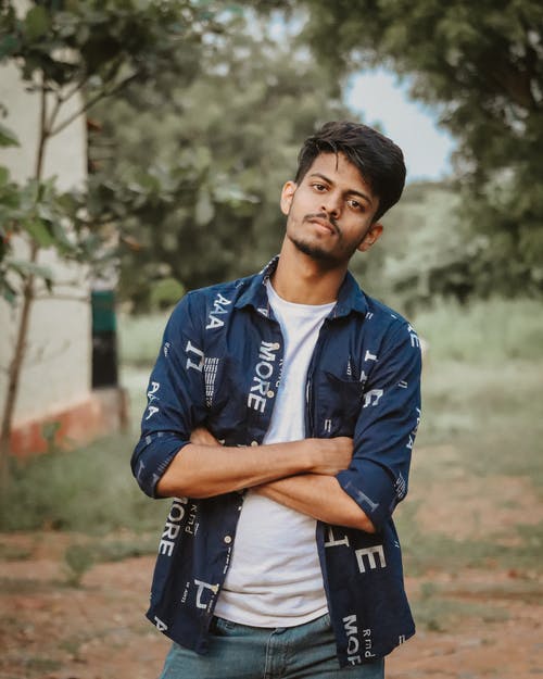 有关中等特写, 交叉双臂, 好看的免费素材图片