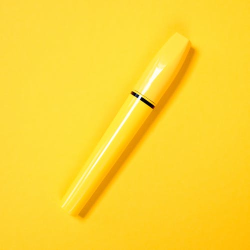黄色液体唇膏 · 免费素材图片
