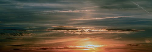 云的日落美景 · 免费素材图片