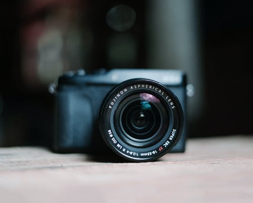 黑色相机的特写照片 · 免费素材图片