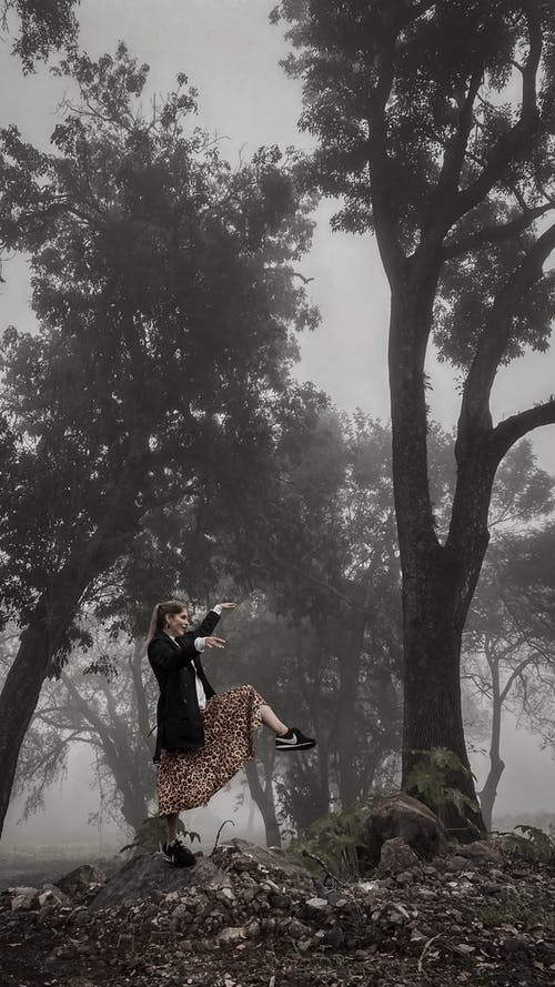 有关人, 垂直拍摄, 女人的免费素材图片