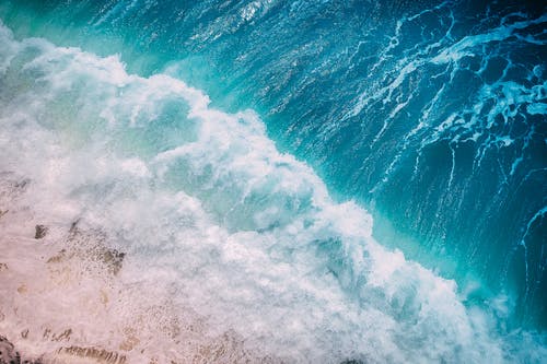 海浪的航拍照片 · 免费素材图片