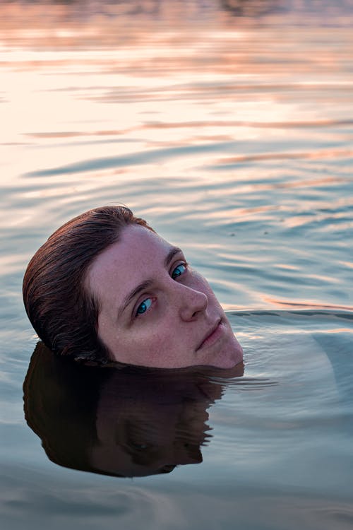 海洋附近的人 · 免费素材图片