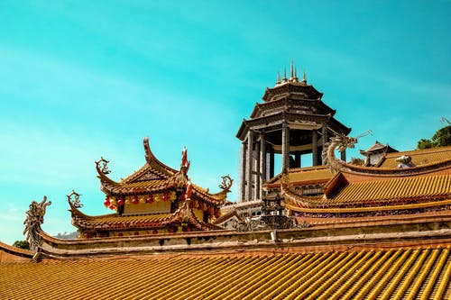 蓝蓝的天空下的布朗神庙 · 免费素材图片