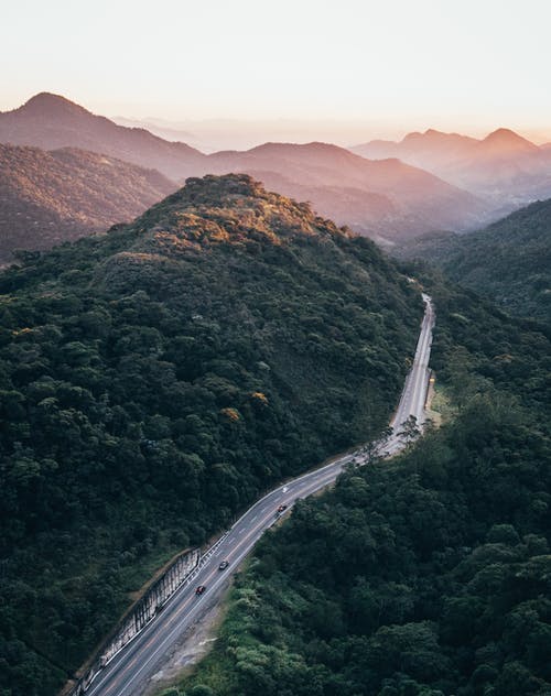 山区公路航拍 · 免费素材图片