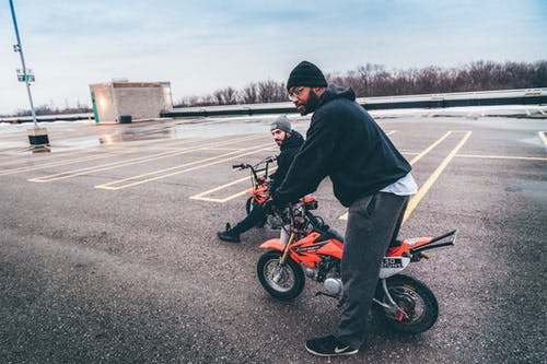 男子骑越野自行车的照片 · 免费素材图片