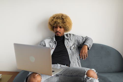 有关互联网, 人, 坐下的免费素材图片