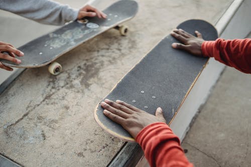 溜冰者在公园的坡道上 · 免费素材图片