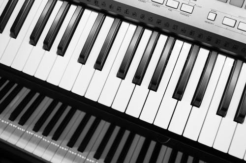 灰色电子琴 · 免费素材图片