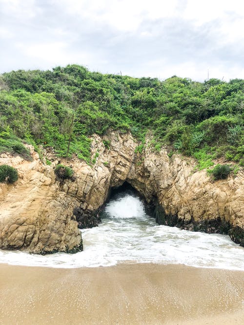 有关垂直拍摄, 天性, 岩石峭壁的免费素材图片
