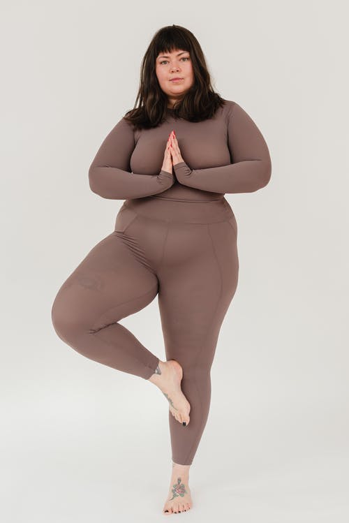 有关vrksasana, 人物, 位置的免费素材图片