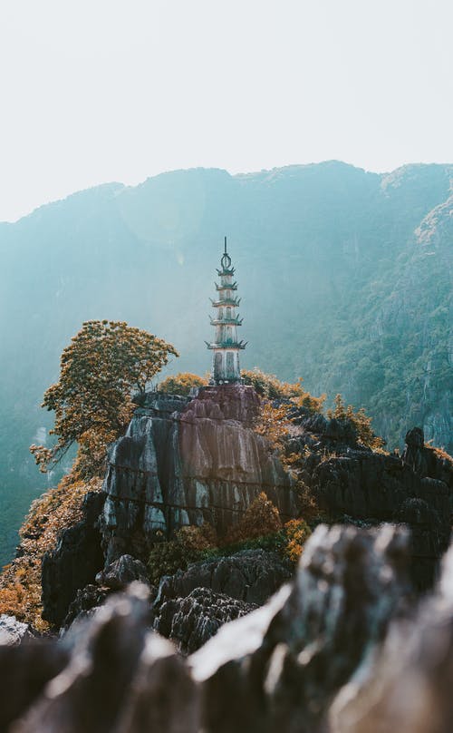 悬崖上的塔楼 · 免费素材图片