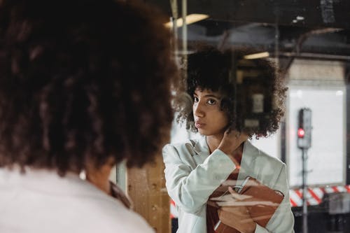 有关修理头发, 反射, 爆炸头的免费素材图片