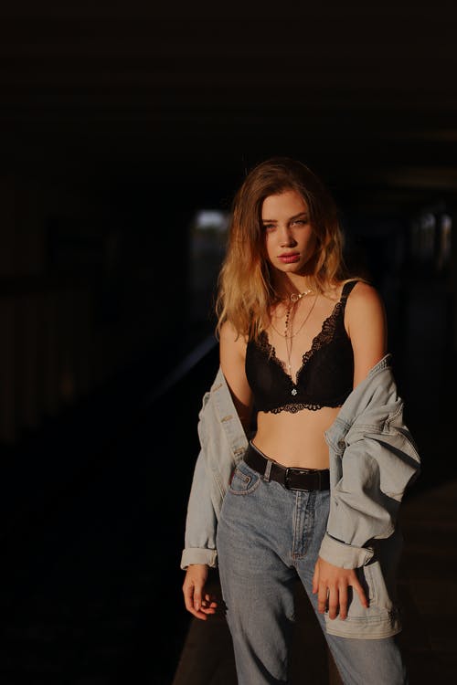 有关垂直拍摄, 女人, 性感的的免费素材图片