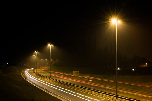 有关交通, 在晚上的路, 晚上的免费素材图片