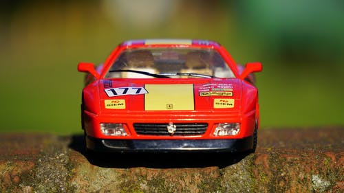 玩具红色黄色赛车 · 免费素材图片