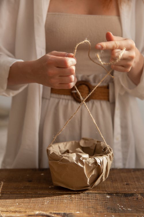 作物女人绑在碗上的绳子 · 免费素材图片