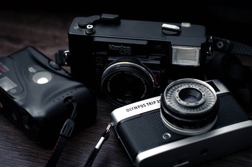 黑色和银色尼康dslr相机 · 免费素材图片