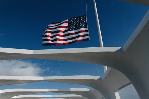 美国白天挥舞着国旗 · 免费素材图片