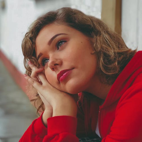 仰望的女人 · 免费素材图片