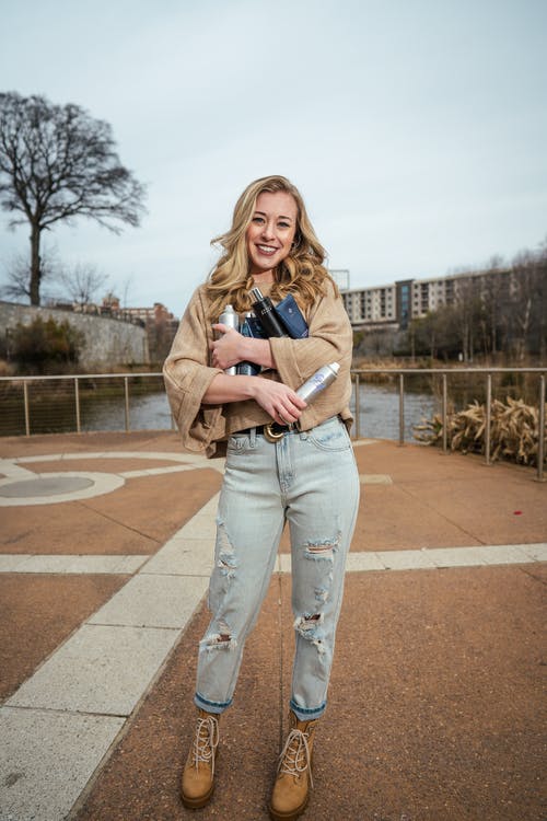 女人穿着裸照的照片 · 免费素材图片