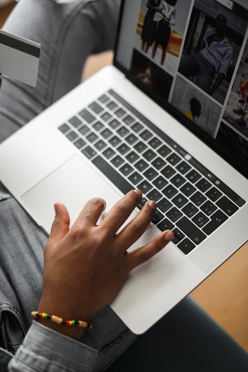 有关上网, 垂直拍摄, 搜索的免费素材图片