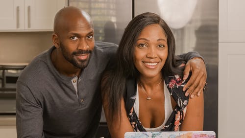 有关看着相机的免费素材图片