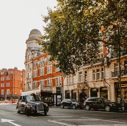 黑车在路上 · 免费素材图片