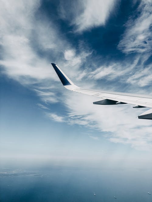 白色飞机机翼 · 免费素材图片