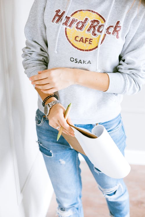 穿连帽衫的人 · 免费素材图片