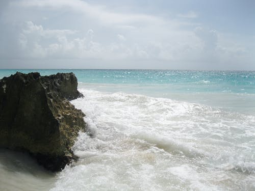 海边的灰色岩层 · 免费素材图片