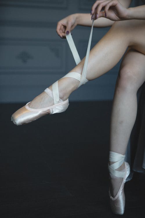 穿芭蕾舞鞋的人的照片 · 免费素材图片