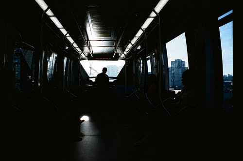 火车内的人的照片 · 免费素材图片