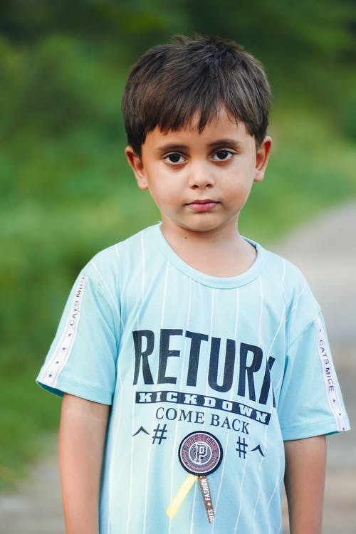 有关儿童, 可爱, 圆领t恤的免费素材图片