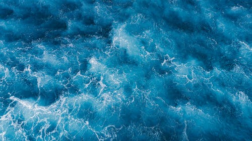 海浪的顶视图 · 免费素材图片