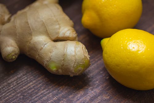 生姜和2柠檬水果 · 免费素材图片