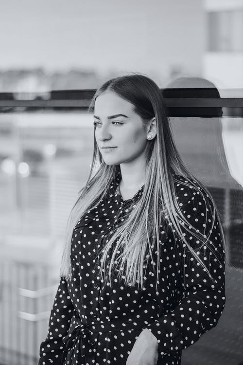 有关凝视, 单色, 圆点连衣裙的免费素材图片