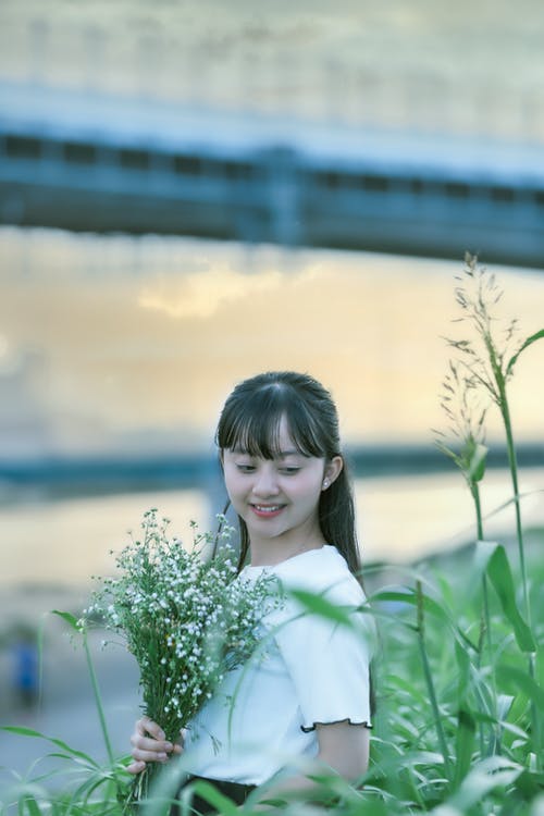 有关垂直拍摄, 女人, 年轻的免费素材图片